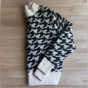 Houndstooth Sweater NWT